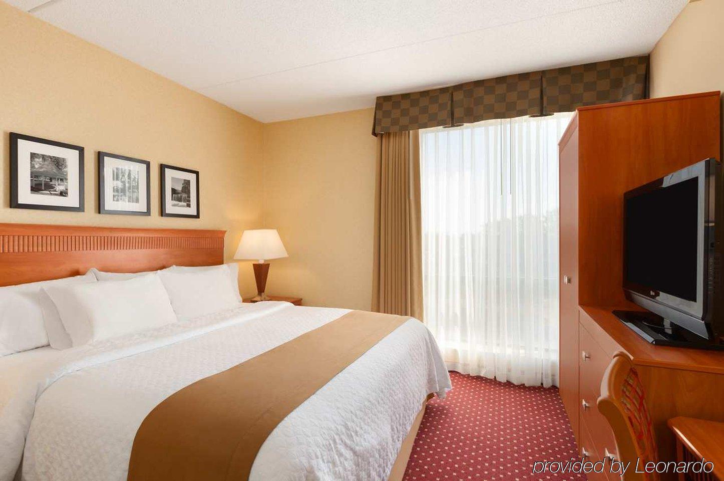 Embassy Suites Williamsburg Room photo